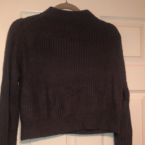 Kendall & Kylie Cropped Sweater - Picture 4 of 4